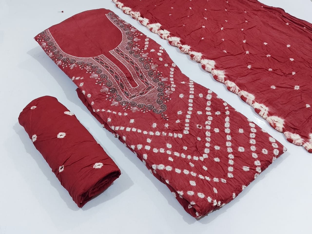 Neckline-bandhej
